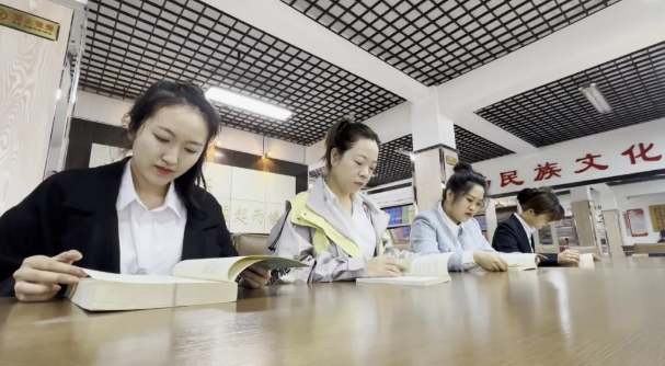 �򲩡�max(�й���)�����ٷ���վ-Unique Platform