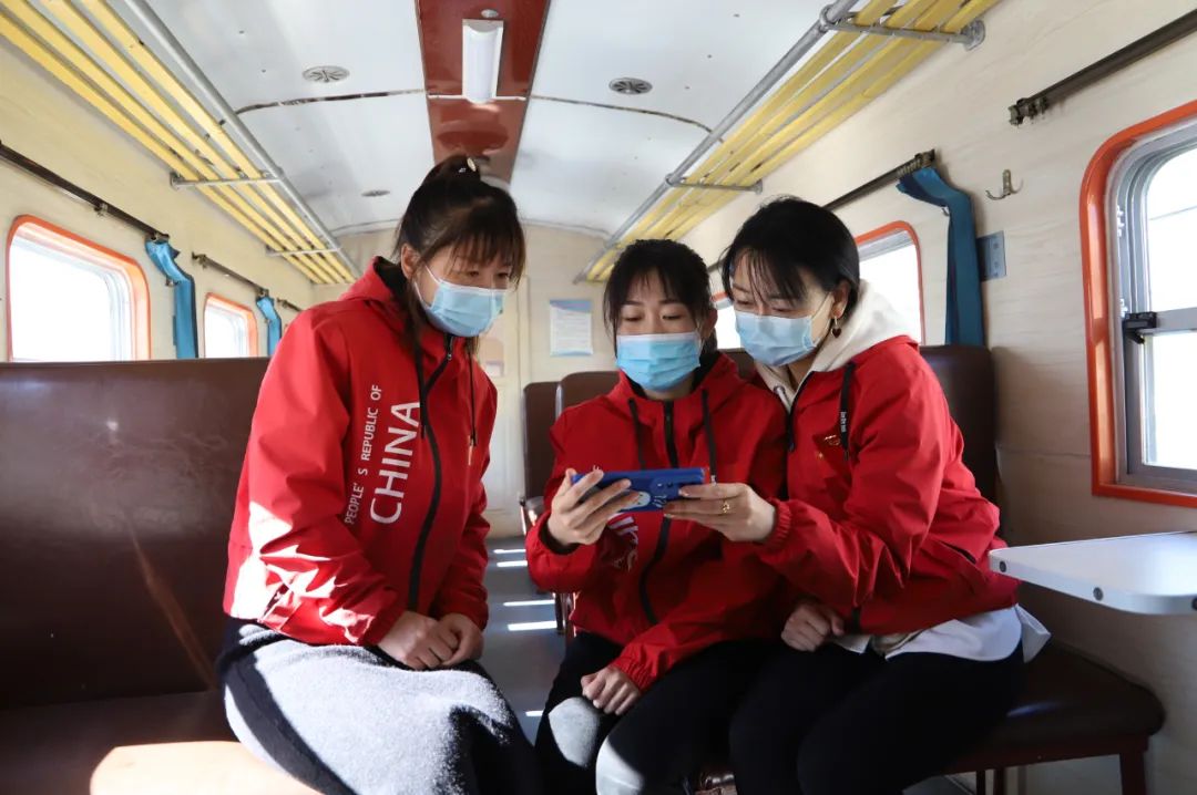 �򲩡�max(�й���)�����ٷ���վ-Unique Platform